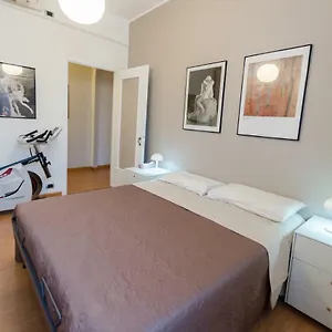 Roomy Central Appartement