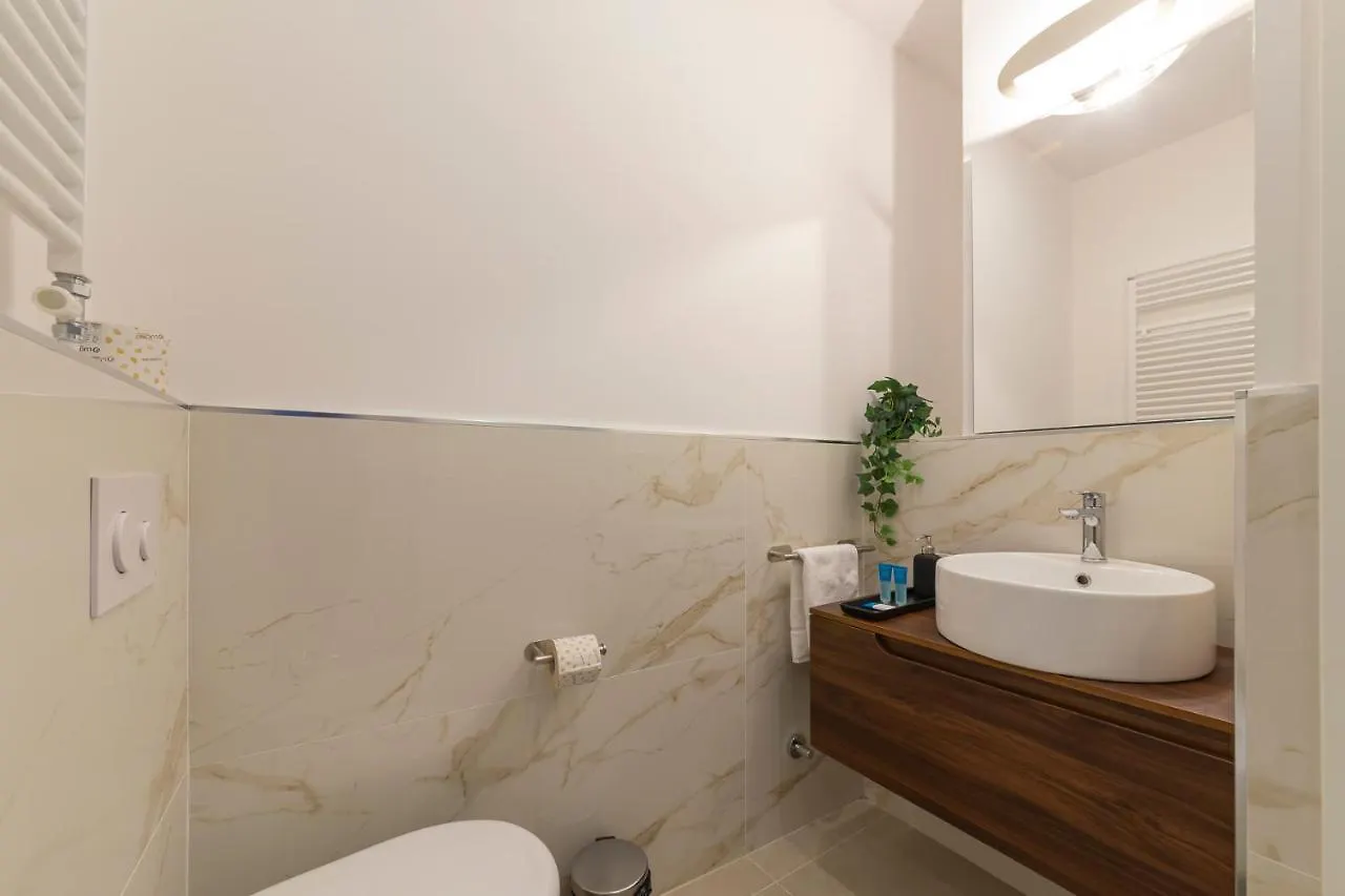 I Host Apartment - Val Strona Milano
