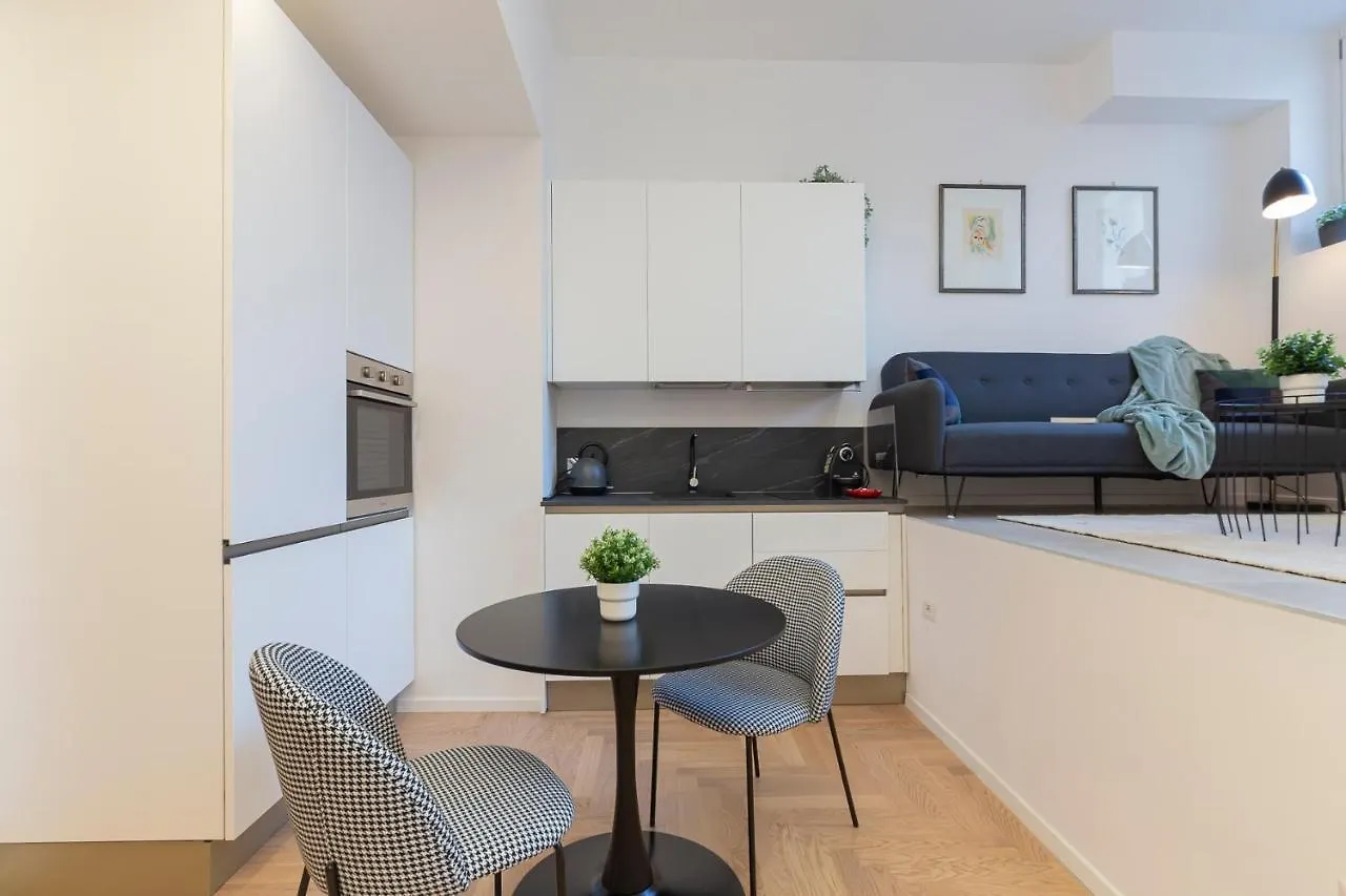 I Host Apartment - Val Strona Milano