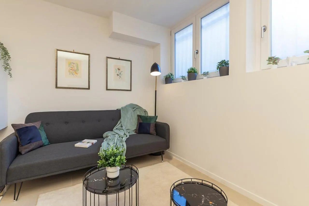I Host Apartment - Val Strona Milan 0*,